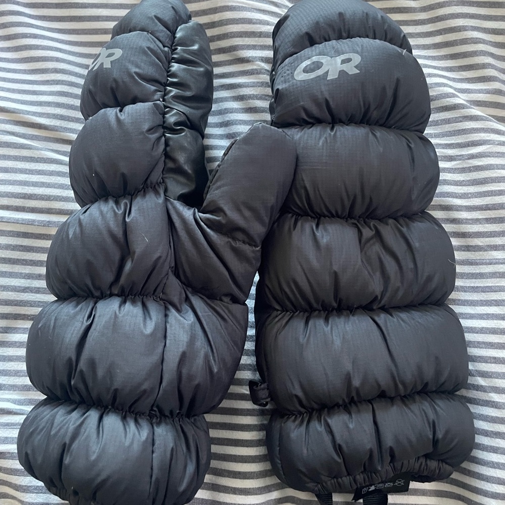 Outdoor Research Black Puffer Mittens